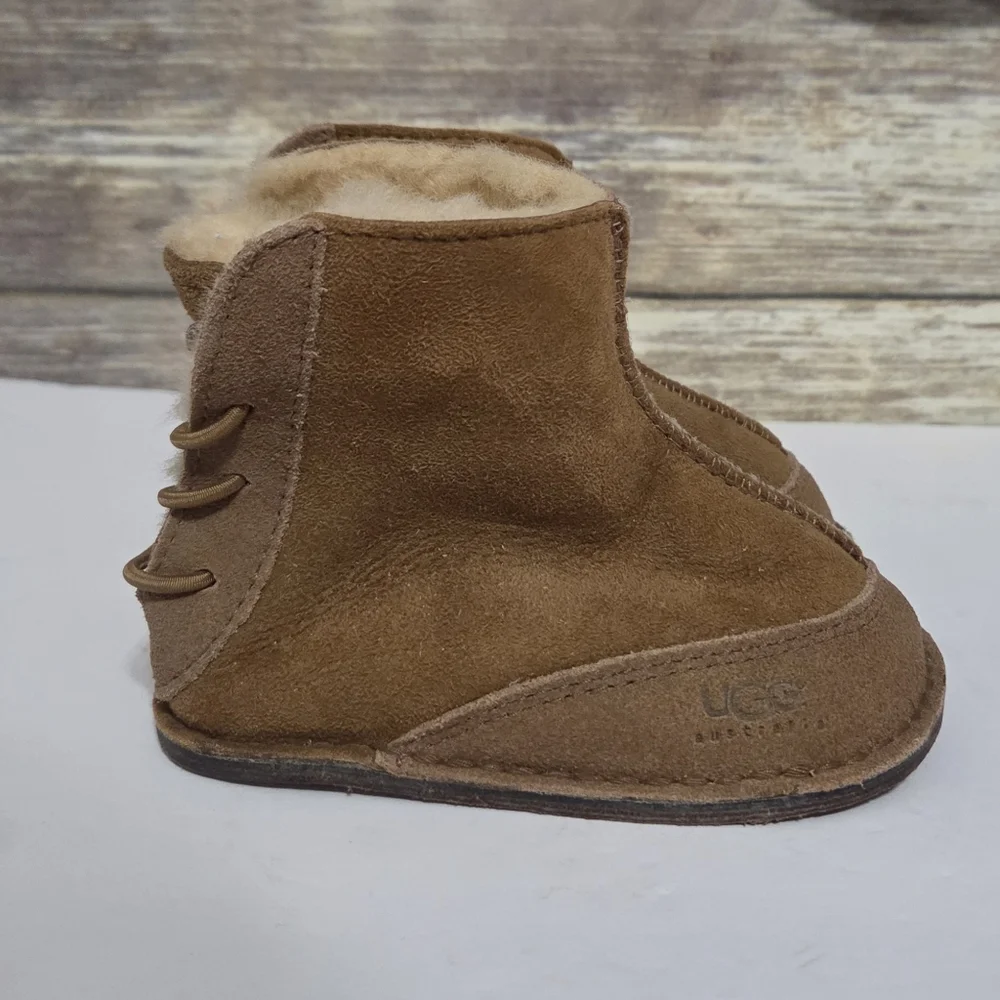 UGG Baby Chestnut Boo Suede Boots Geniune Sheepskin Size Medium 4-5 12-18 months